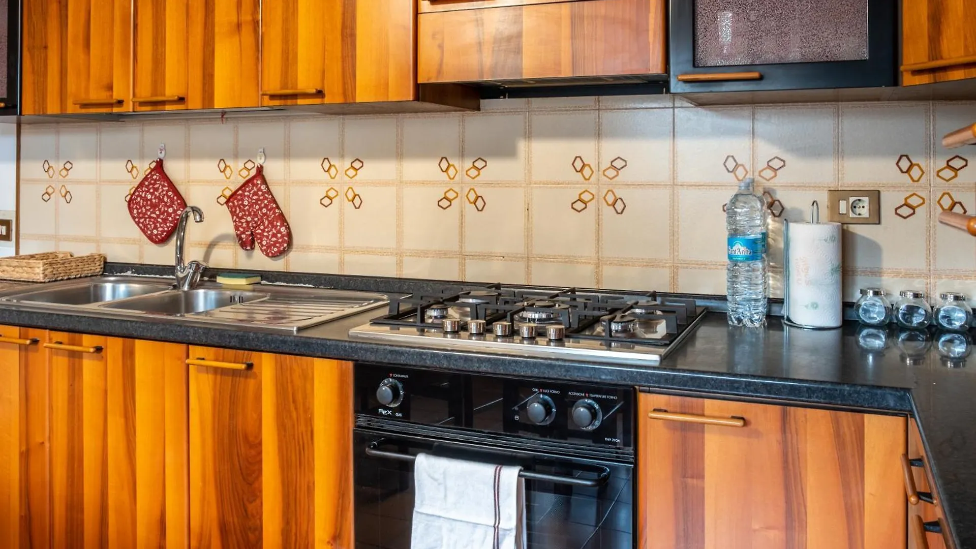 Villa Olivia Apt 200 Mq Pool, Garden And Bbq - Il Lupo Affitta San Giovanni In Marignano Italy
